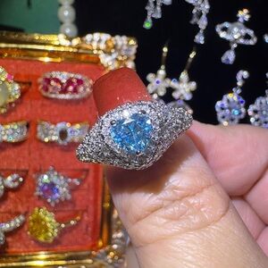 Elegant Silver and Blue Heart Ring